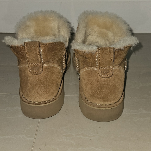 UGG Melrose Boot - Picture 2 of 5